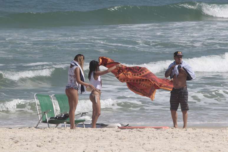 Guerrero curtiu praia no Rio ao lado da irmã e da namorada nesta terça-feira (11)