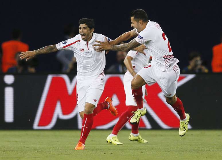 Reyes comemora o segundo gol do Sevilla