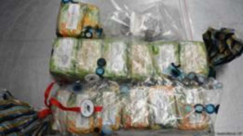 Pacote com 27 barras de sabonetes com cocaína foi apreendido em bagagem em Sydney