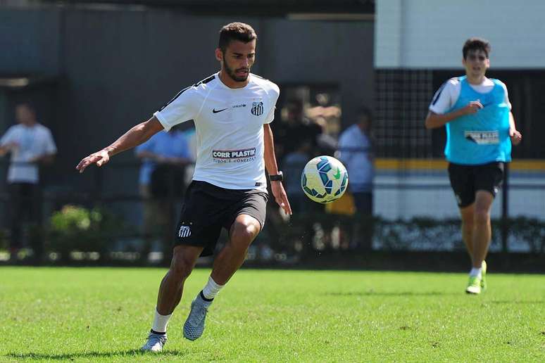 Thiago Maia, de apenas 18 anos, tem se destacado com Dorival Júnior no Santos