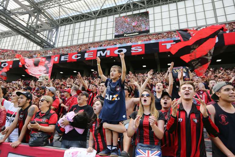 Única organizada libera na Arena da Baixada é a torcida Os Fanáticos, que tem o setor "Fan" no estádio rubro-negro