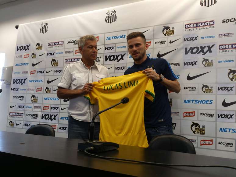 Lucas Lima vive ótima fase no Santos foi a novidade na lista de Dunga nesta quinta