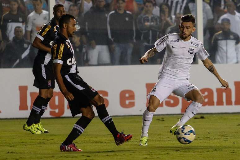 Santos, de Lucas Lima, desperdiçou várias chances de gol