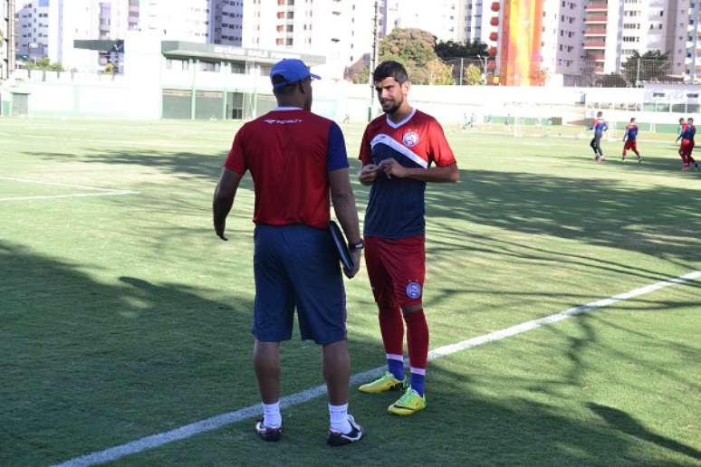 Sérgio Soares conversa com atacante Zé Roberto