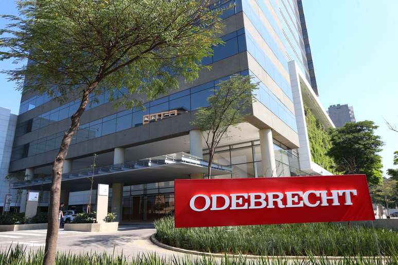 Os dados bancários indicam supostos valores indevidos que eram pagos em contas operadas pela Odebrecht para ex-diretores da Petrobras. 