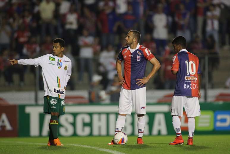 Danielzinho estava na bola, mas Rafael Costa é quem bateu e marcou o gol do Paraná