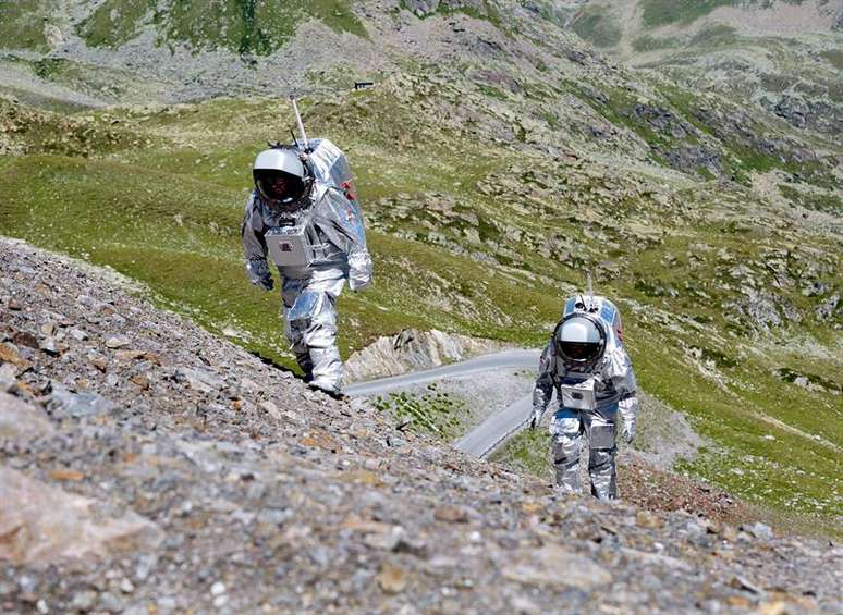 Dois astronautas na primeira recriação de uma missão a Marte em geleira alpina a 2,7 mil metros de altura