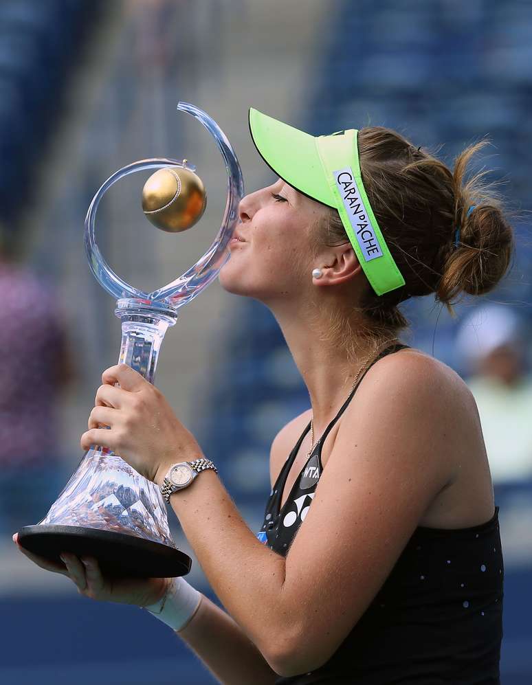 Belinda Bencic levantou o troféu em Toronto, o segundo da carreira da tenista suíça
