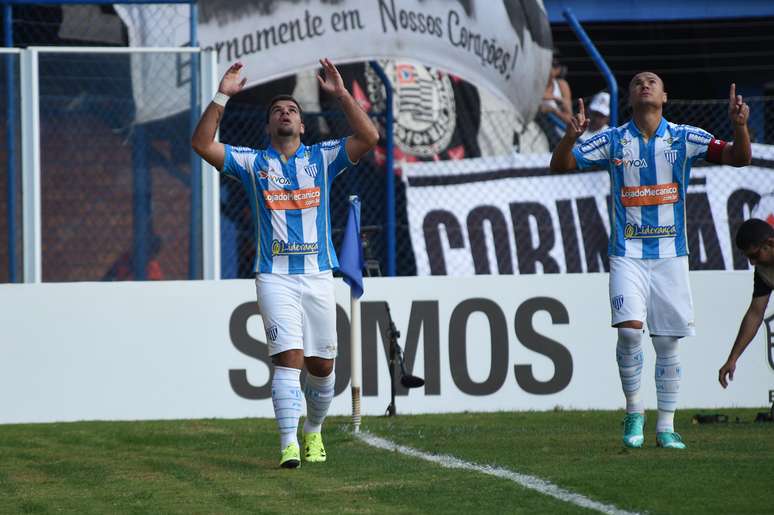 Andr&eacute; Lima comemora gol do Ava&iacute; diante do Corinthians na Ressacada