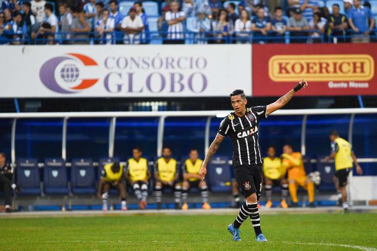 Luciano marcou um golaço no final da partida, o quinto em três jogos, e garantiu o título simbólico do turno ao Corinthians