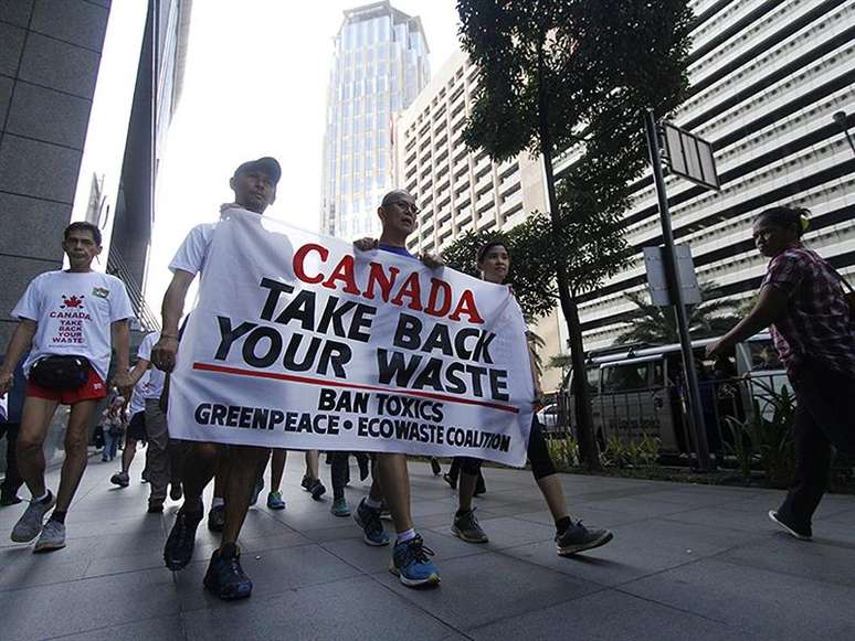 Manifestantes pedem para Canad&aacute; retirar de Manila 2,5 toneladas de lixo 