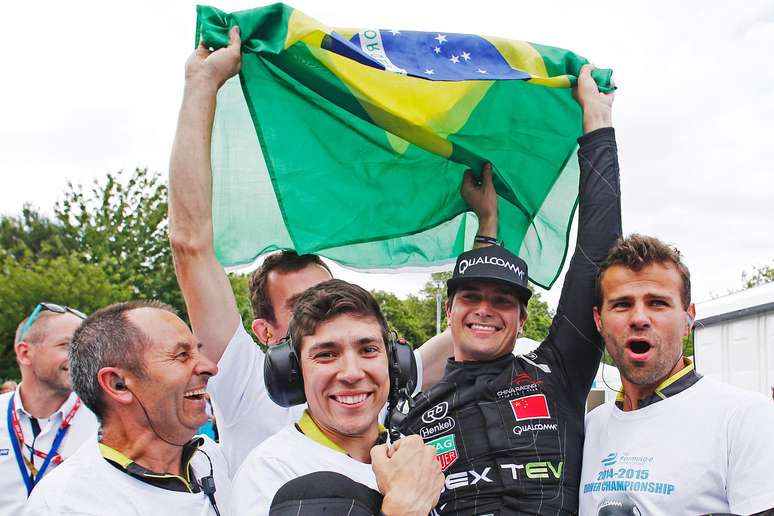 Nelsinho Piquet comemora título da Fórmula E em Londres