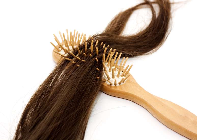 Cliente que perdeu fios de cabelo depois de passar por relaxamento capilar deve ser indenizada