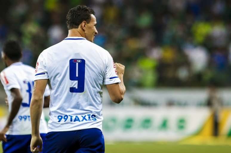 Damião comemora gol do Cruzeiro no Allianz Parque