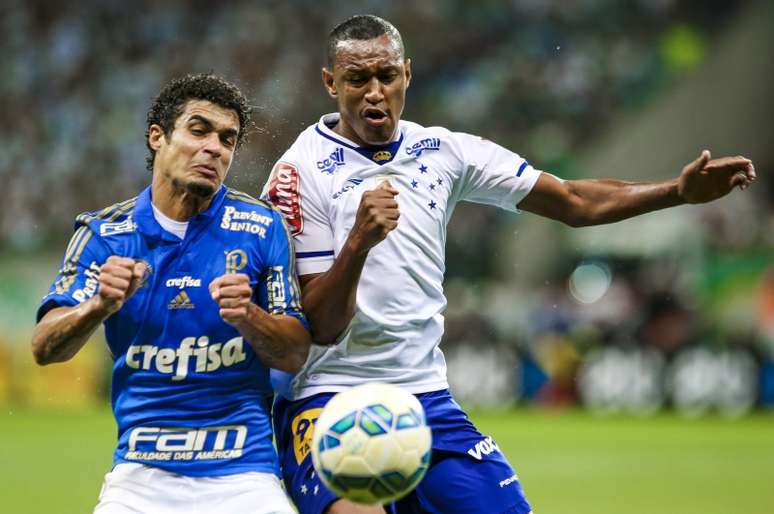 Fabricio (direita) defendeu o Cruzeiro no Campeonato Brasileiro
