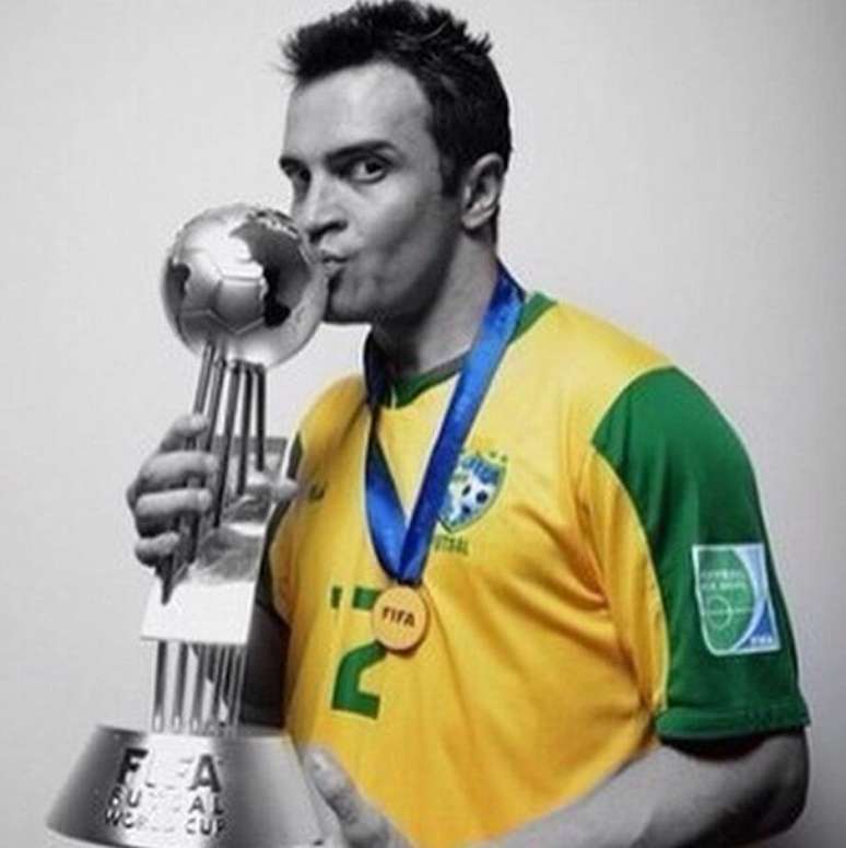 Tenis futsal hotsell falcao usa