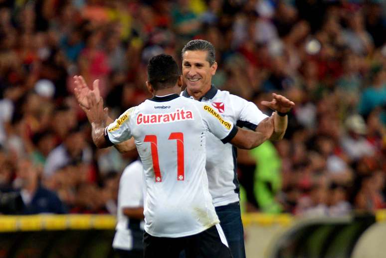 Jorge Henrique comemora primeiro gol com a camisa do Vasco