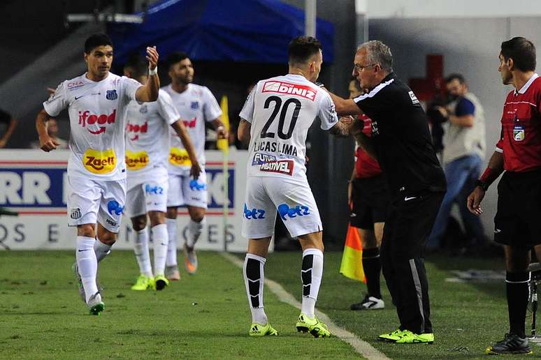 Dorival venceu os seis duelos em que disputou na Vila em sua segunda passagem