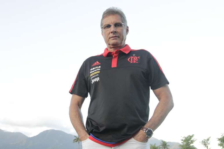 Estreia de Oswaldo de Oliveira será no domingo contra o São Paulo, no Maracanã
