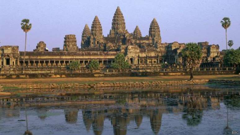 Se há só um lugar para escolher no mundo, a editora sugere a região de Angkor, no Cambojam. As ruínas dos templos hindus erguidos entre os séculos 9 e 15 ainda permanecem lá, formando uma das melhores paisagens do mundo.