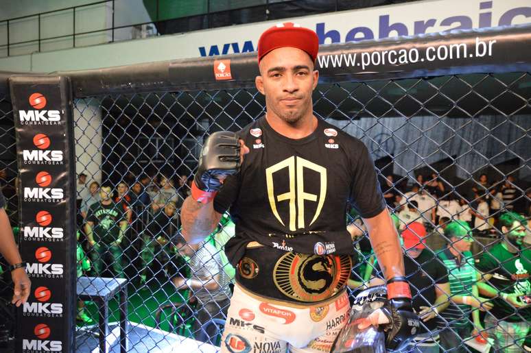 Amilcar Alves é o novo campeão meio-pesado do Shooto Brasil