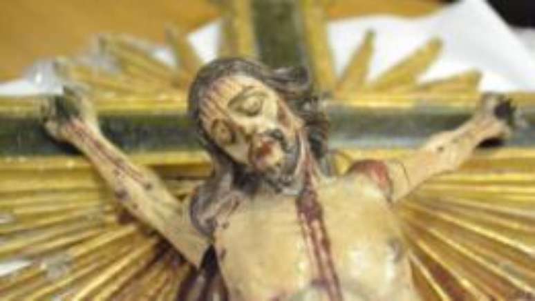 Crucifixo do século 18 furtado em 1994 de igreja de Ouro Branco (MG) foi recuperado pelo Ministério Público de Minas Gerais e entregue neste mês à arquidiocese da cidade histórica de Mariana (MG)