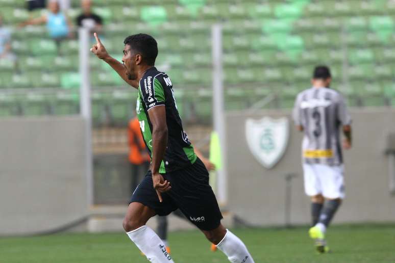 Volante Thiago Santos fez 29 jogos e 3 gols pelo América-MG em 2015