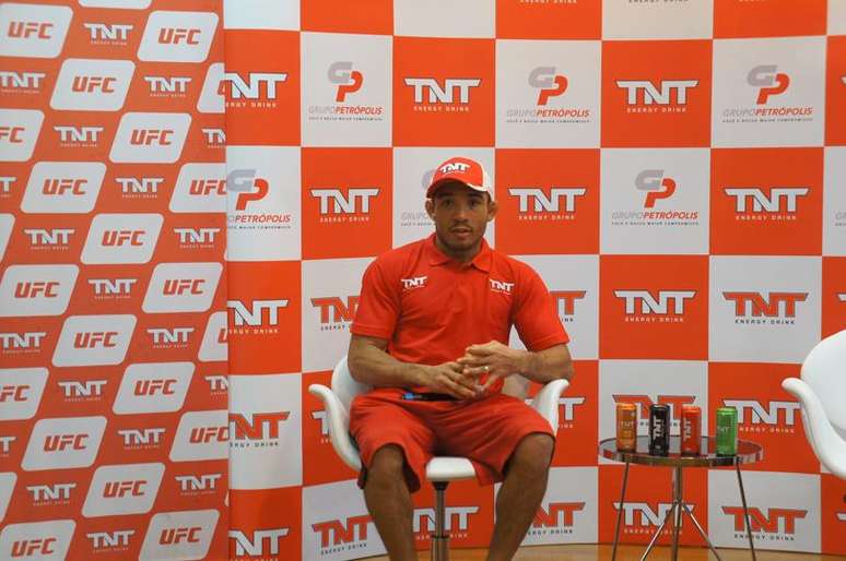 FOTOS - Renan Barão, José Aldo e Dedé Pederneiras falam em coletiva no Rio