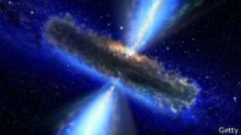 Os físicos discutem há décadas sobre o que ocorre com o estado físico dos objetos que caem em um buraco negro