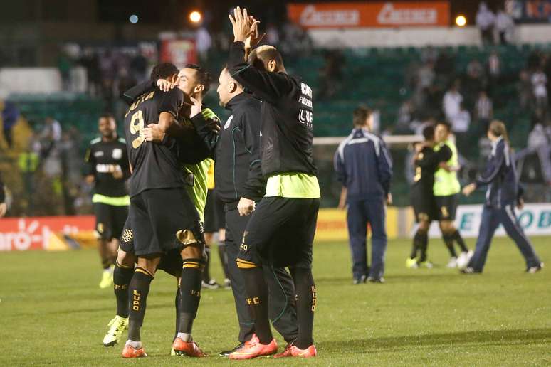 Figueirense elimina Atlético-MG em casa e segue vivo na Copa do Brasil