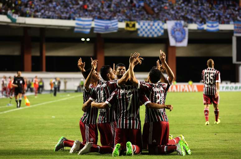 Jogadores do Fluminense comemoram gol marcado por Cícero