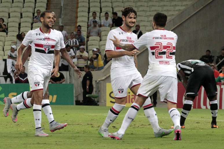 Alexandre Pato marcou o terceiro e fechou a conta de Ceará 0 x 3 São Paulo