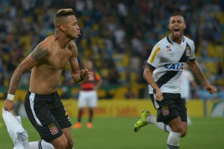 Rafael Silva vira herói da classificação do Vasco, o "Rei do Rio"