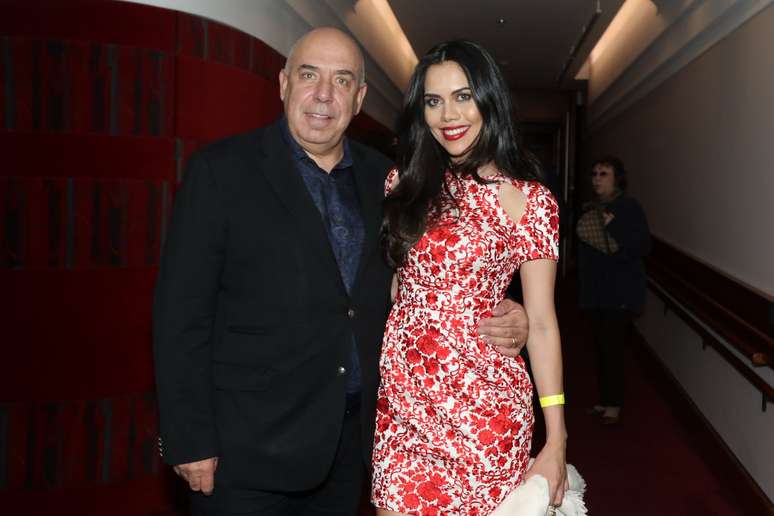 Daniela Albuquerque (grávida) e o marido,  Amilcare Dallevo Jr, no show de Carla Bruni em São Paulo, nesta quarta-feira (26)