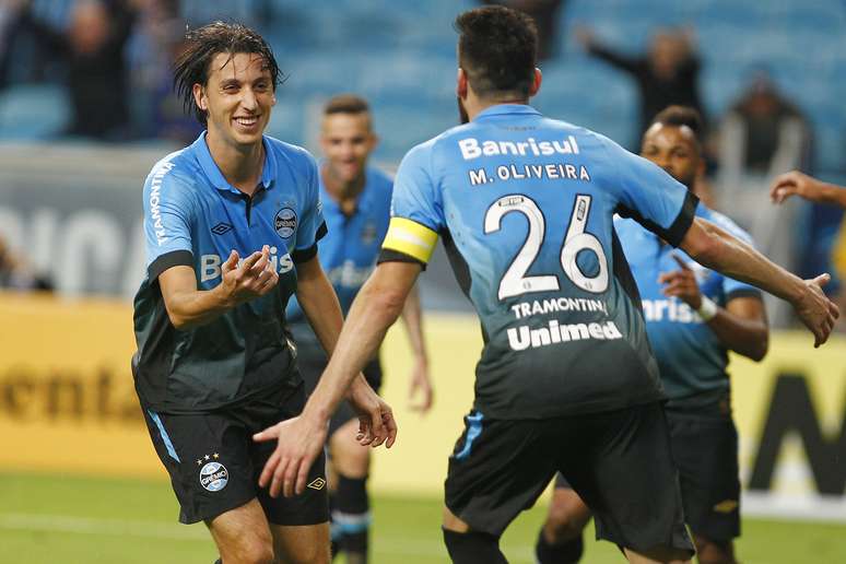 Geromel comemora o gol que abriu o caminho para vitória e classificação do Grêmio