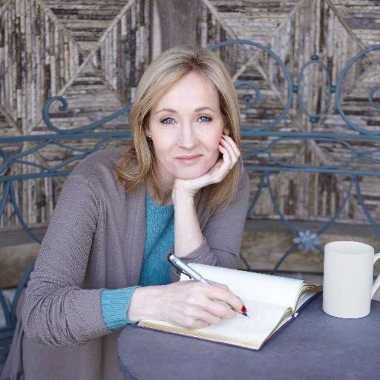A autora britânica J. K. Rowling é dona de uma entidade para proteção de crianças 