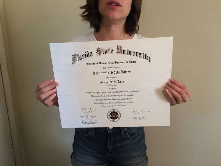 Stephanie Ritter está vendendo seu diploma e &#034;experiência universitária&#034; em site de compras