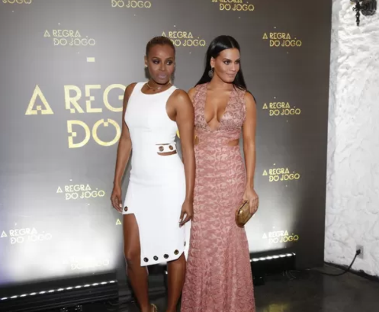 As atrizes Roberta Rodrigues e Letícia Lima comparecem à festa de lançamento de &#034;A Regra do Jogo&#034;, nesta quinta-feira (27)