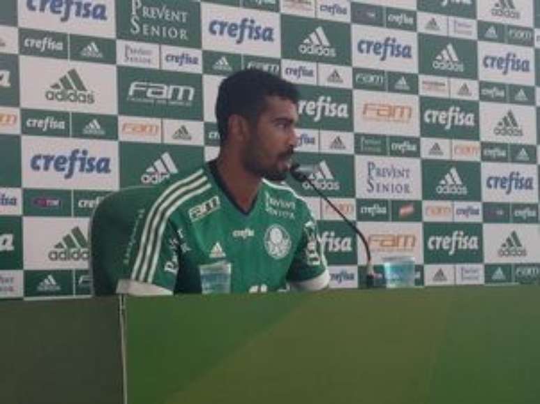 Volante Thiago Santos se apresentou ao Palmeiras e já pode jogar no domingo