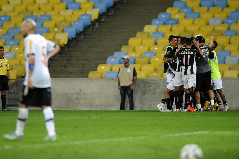 Vitória no último lance: Figueirense afunda o Vasco com gol nos acréscimos