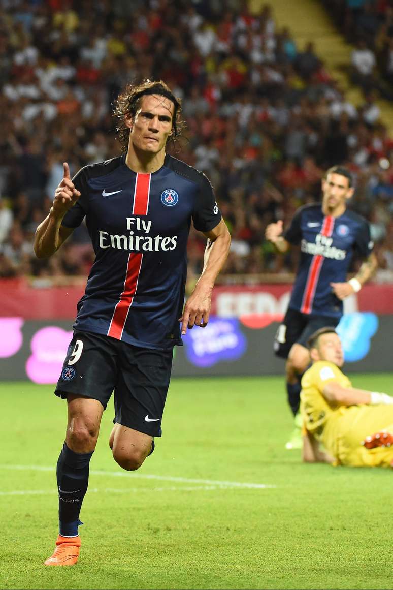 Cavani marca duas vezes na vitória do PSG