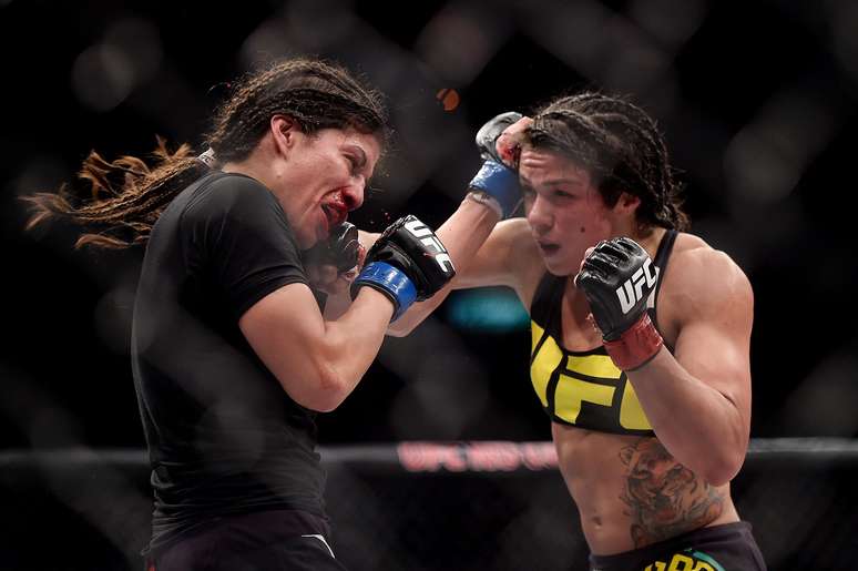 Claudia Gadelha bateu Jessica Aguilar na decisão