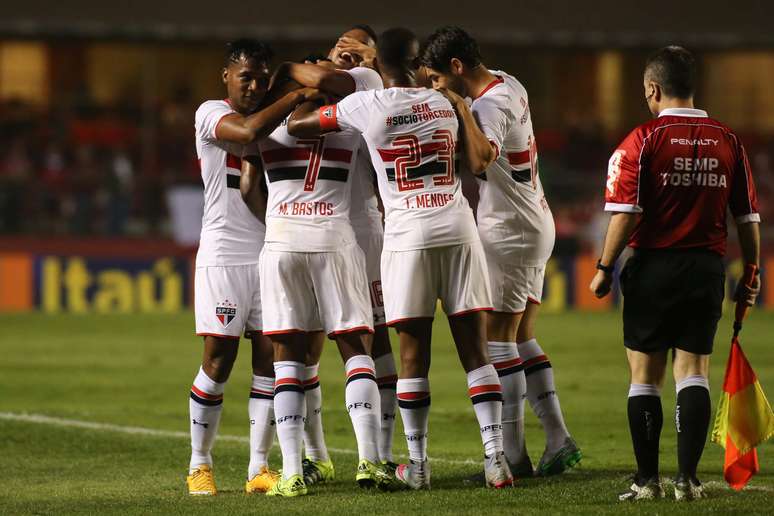 Ganso dá assistência, volta a fazer gols e é festejado por são-paulinos