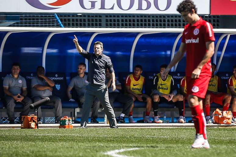 Inter perde do Avaí e desperdiça chance de subir na tabela