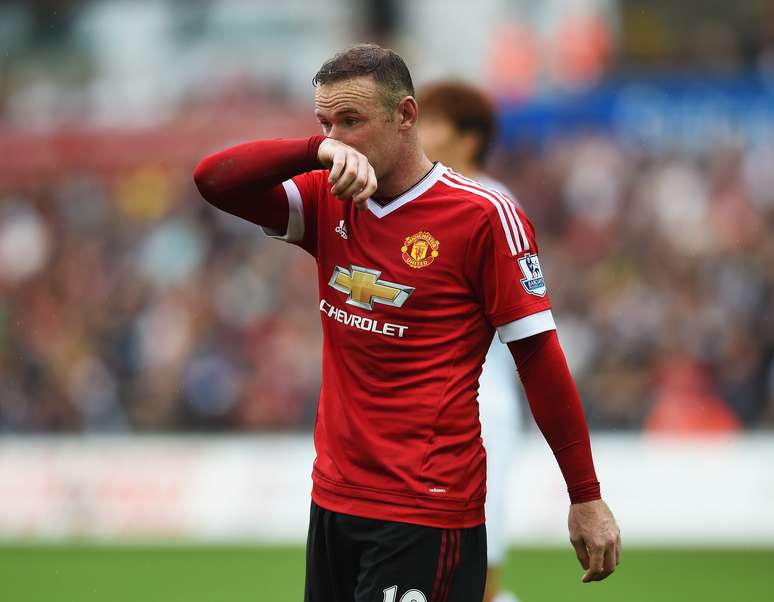 Rooney passou em branco e conheceu a primeira derrota no Inglês