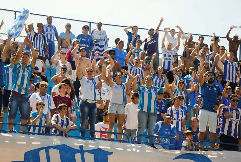 Torcedores do Ava&iacute; comemoram mais tr&ecirc;s pontos na Ressacada
