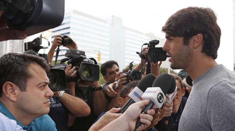 Kaká na chegada a concentração da Seleção nos EUA.