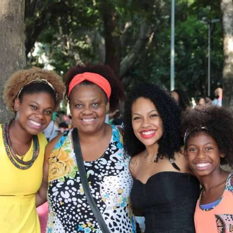 Da esquerda para a direita: a mãe, Kamilah Pimentel, a avó Lúcia Makena, a tia Potira Caruana e MC Soffia