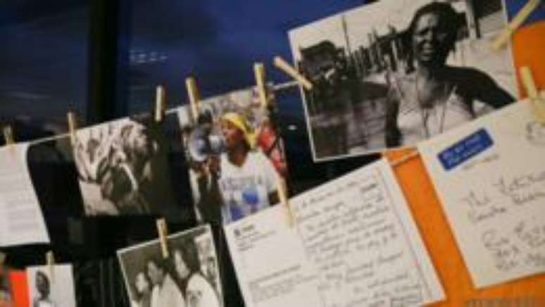 Exposição montada na OAB-RJ com fotos das mães de Acari