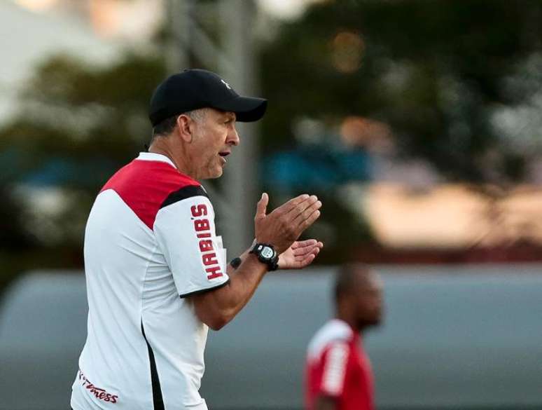 Osorio no treino do São Paulo